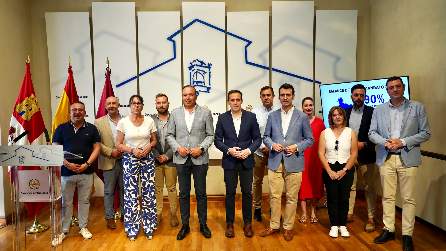 Conrado Íscar con su equipo de la Diputación de Valladolid
