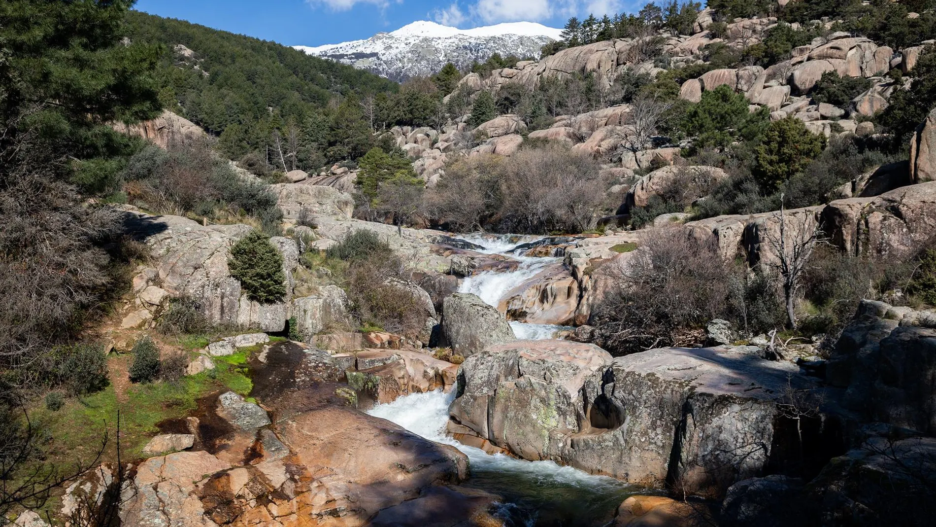 La Comunidad pone en marcha visitas guiadas por los enclaves históricos y paisajísticos de Manzanares el Real