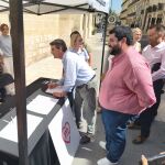 Jorge Rodríguez firma la petición, junto al alcalde de Nules, David García, y la vicepresidenta de la Diputación, Natalia Enguix.