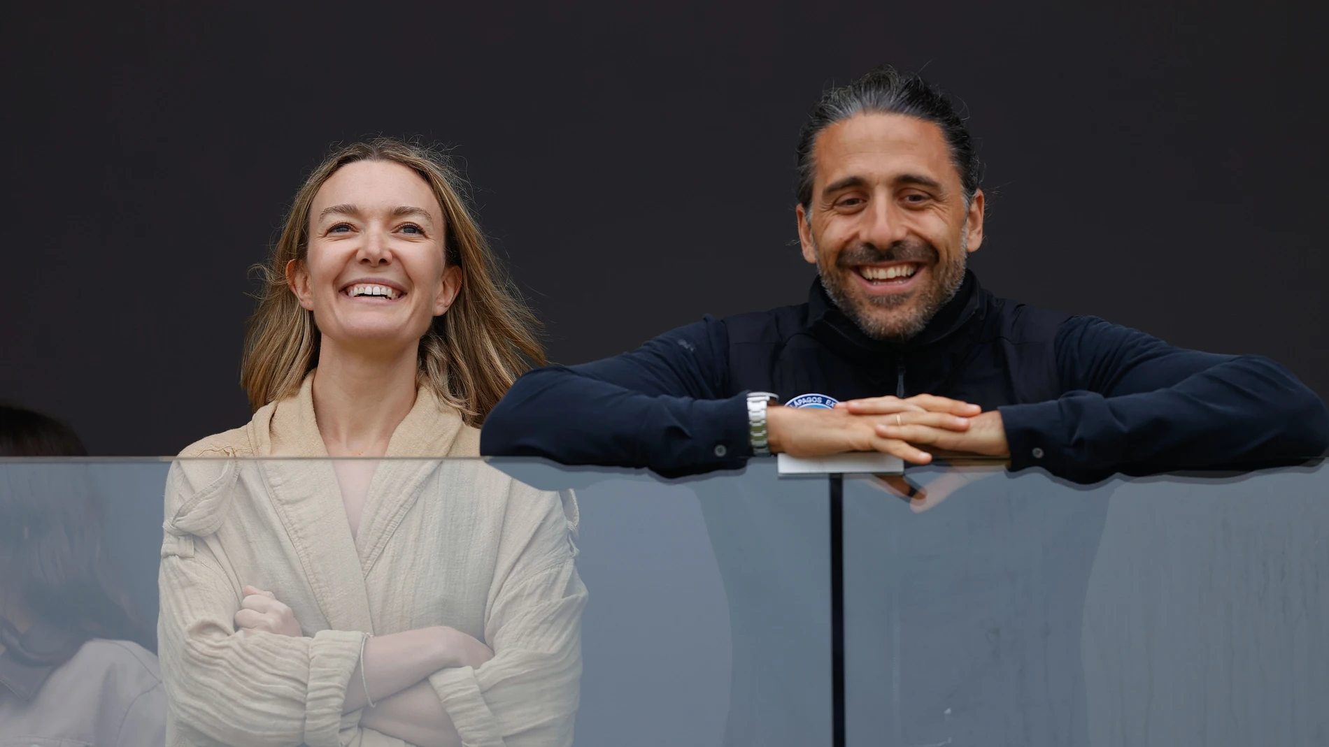 ARTEIXO (A CORUÑA), 16/07/25.- La presidenta de Inditex, Marta Ortega, y su marido, Carlos Torretta, asisten a la primera jornada del Campeonato de Europa de Saltos Longines FEI, que se celebra desde este miércoles en el centro hípico de Casas Novas, en el concello coruñés de Arteixo. EFE/ Cabalar