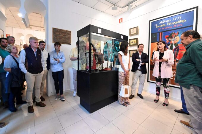 Todo listo en Santander para una feria taurina histórica: primer "No hay billetes" instalado