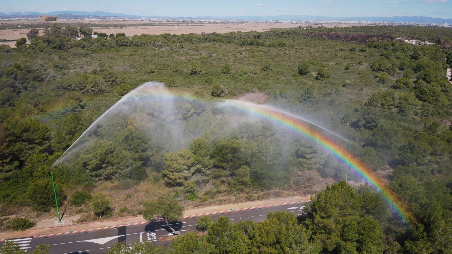El Ayuntamiento de Valencia activa los ocho cañones de agua del Saler ante el “riesgo extremo” de incendios