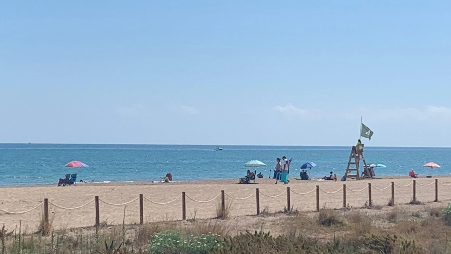 Imagen de archivo de una playa de Dénia (Alicante) REMITIDA / HANDOUT por AYUNTAMIENTO DE DÉNIA Fotografía remitida a medios de comunicación exclusivamente para ilustrar la noticia a la que hace referencia la imagen, y citando la procedencia de la imagen en la firma 16/07/2025