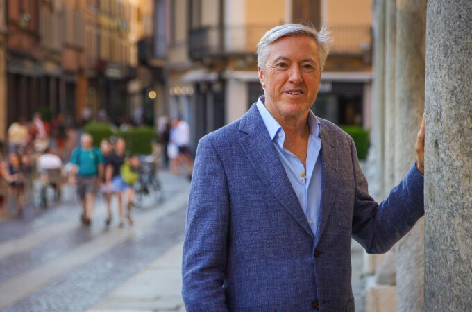 Alejandro G. Roemmers firma 'El misterio del último Stradivarius', el último libro que leyó y prologó Mario Vargas Llosa