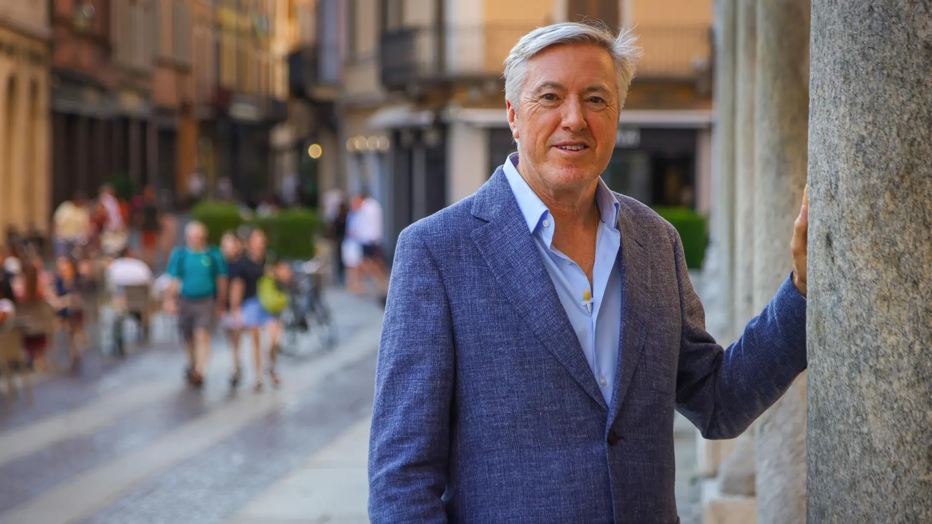 Alejandro G. Roemmers firma 'El misterio del último Stradivarius', el último libro que leyó y prologó Mario Vargas Llosa