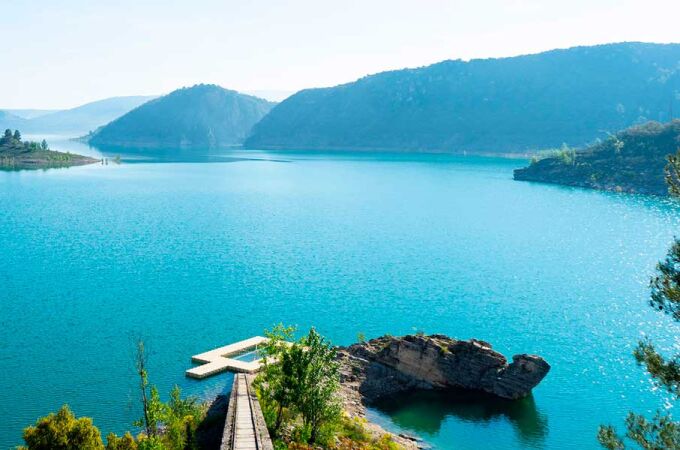 No es Amalfi: es un pueblo de Castilla-La Mancha donde te puedes bañar en aguas turquesas 
