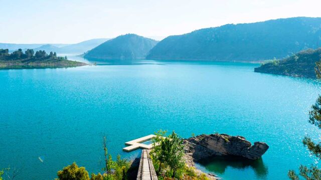 No es Amalfi: es un pueblo de Castilla-La Mancha donde te puedes bañar en aguas turquesas 