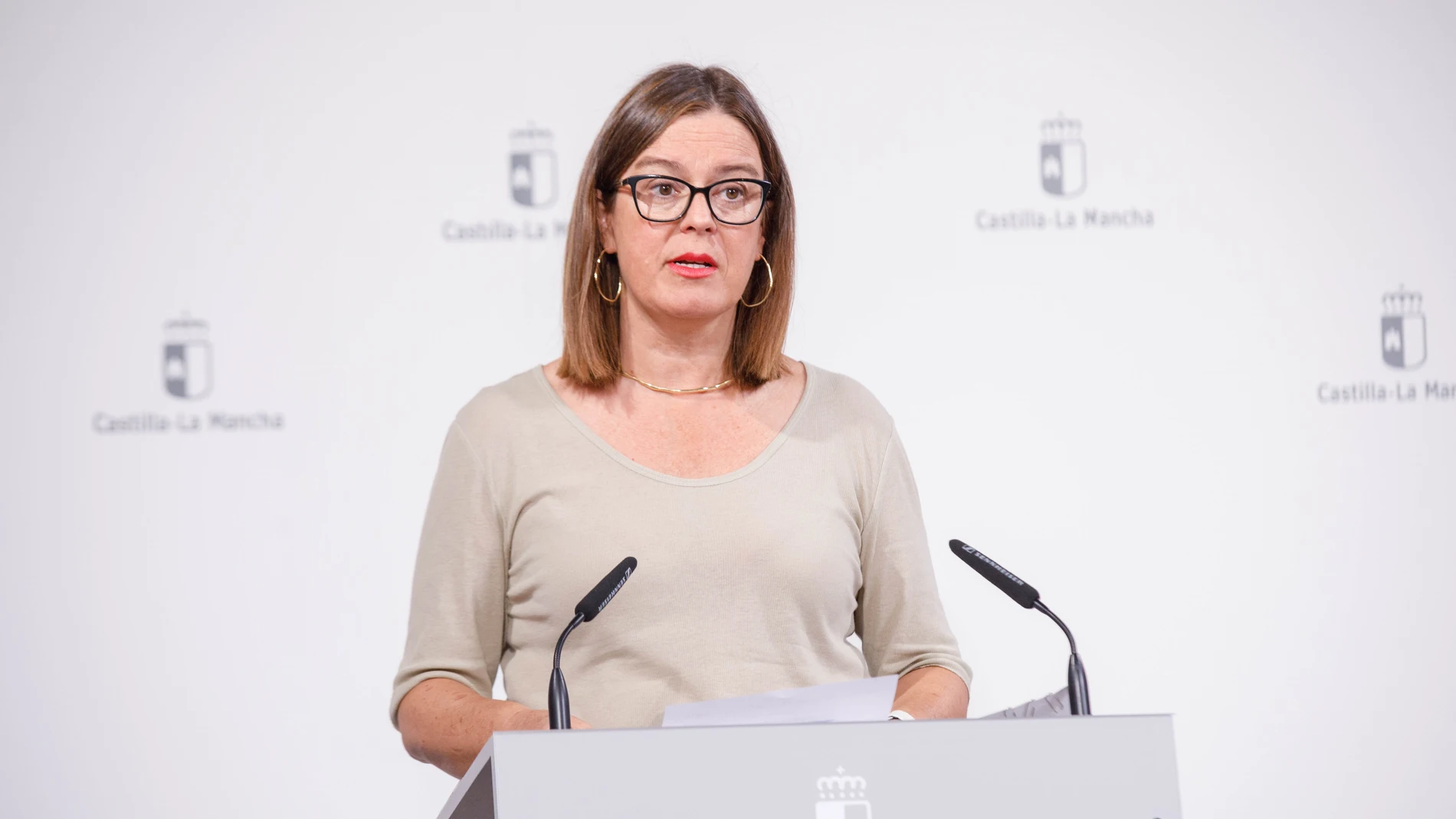 La consejera Portavoz del Gobierno de Castilla-La Mancha, Esther Padilla, en rueda de prensa.