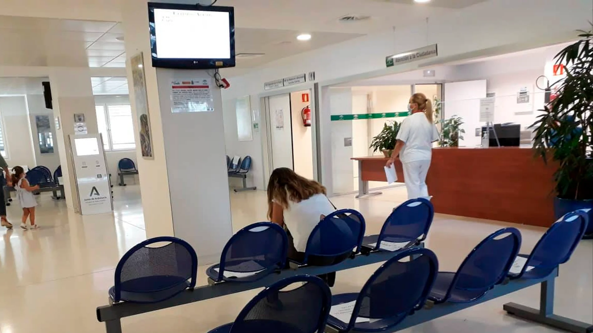 La sanidad pública de España deja incrédulo a un creador de contenido extranjero: "Gratuita, para todo el mundo"