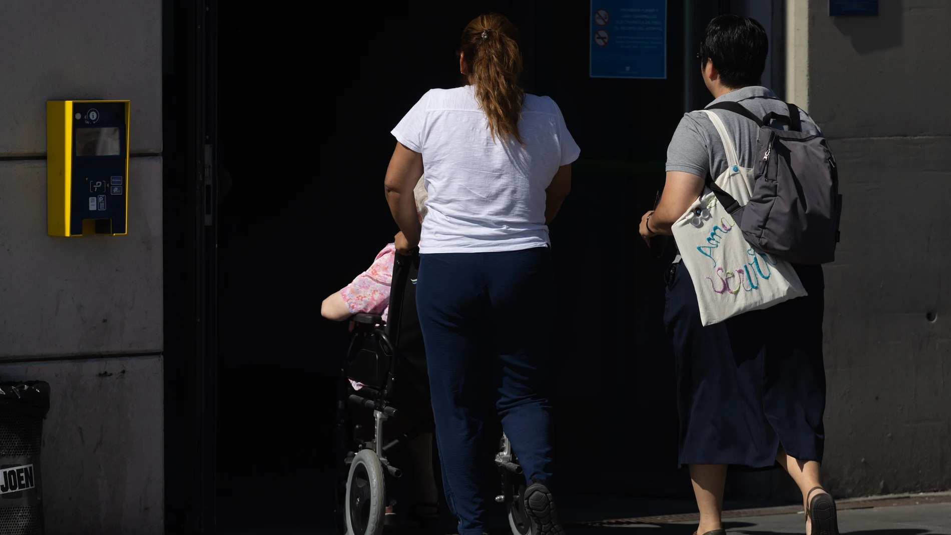 Una persona en silla de ruedas, a 16 de julio de 2025, en Madrid (España). El Consejo de Ministros remitió a las Cortes ayer, 15 de julio, la reforma conjunta de las leyes relativas a los derechos de las personas con discapacidad y a la autonomía personal y la atención de las personas en situación de dependencia. 16 JULIO 2025;DISCAPACIDAD;DEPENDENCIA;LEYES;MEJORAS;PRESTACIONES;CONSEJO DE MINISTROS;MADRID Eduardo Parra / Europa Press 16/07/2025