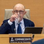 Imputado el exministro Montoro por presuntamente cambiar leyes para beneficiar a empresas gasísticas