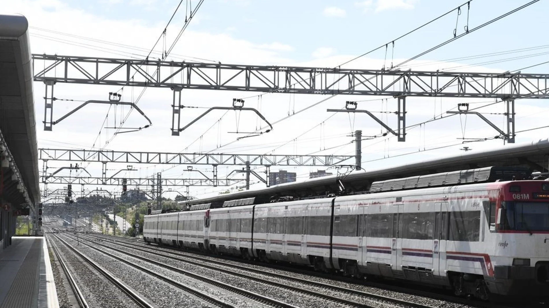Un robo de cable provoca retrasos en 27 trenes de Cercanías en hora punta en las líneas C2, C7 y C8