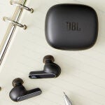 Los auriculares inalámbricos JBL Live Pro 2 TWS son cómodos y ligeros
