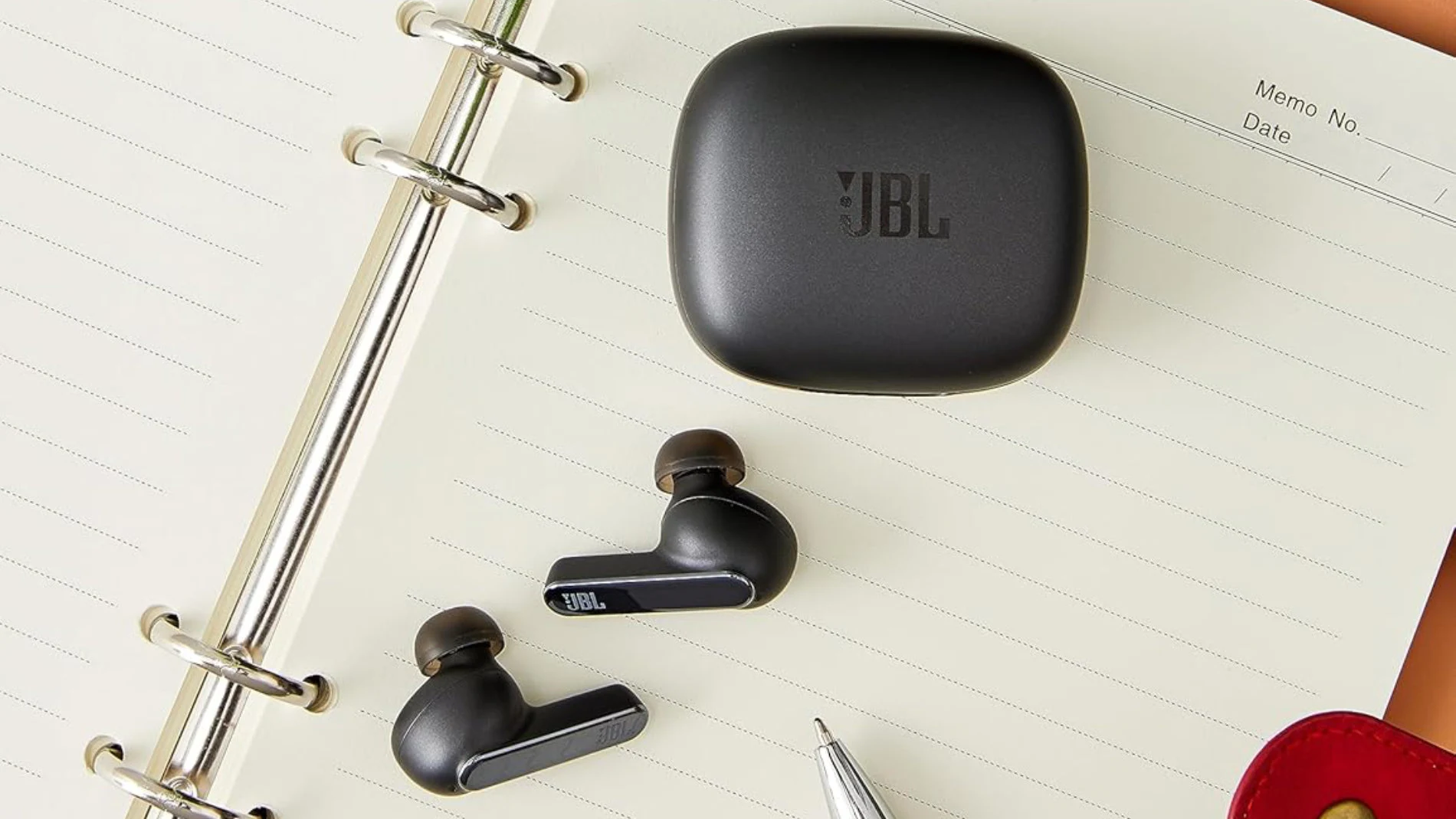 Los auriculares inalámbricos JBL Live Pro 2 TWS son cómodos y ligeros