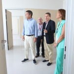 Mazón, en su visita al centro de salud Sant Francesc de Oliva