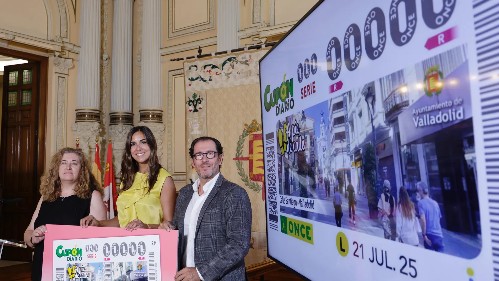 La concejala de Turismo, Eventos y Marca del Ayuntamiento de Valladolid, Blanca Jiménez, y el delegado ONCE en Castilla y León, Ismael Pérez Blanco