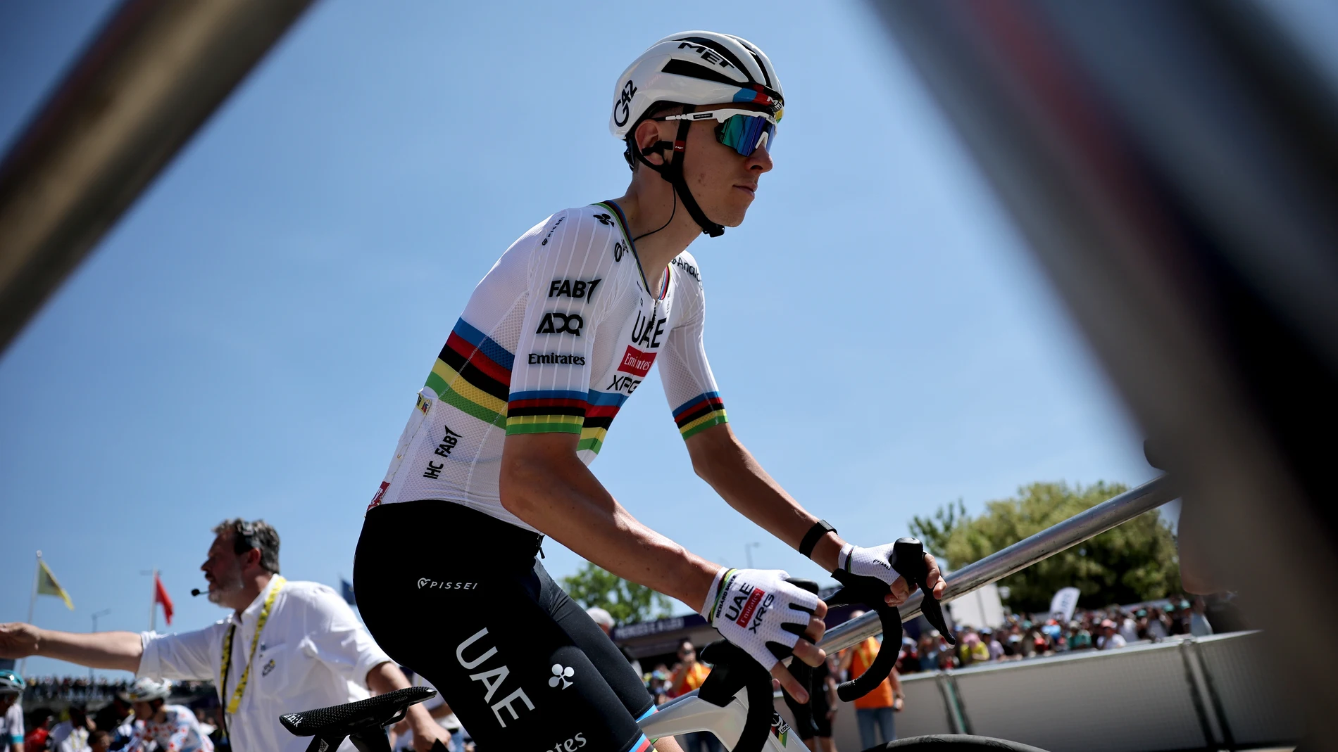 Toulouse (France), 16/07/2025.- Slovenian rider Tadej Pogacar of UAE Team Emirates before the start of the 11th stage of the Tour de France cycling race over 156.8km around Toulouse, France, 16 July 2025. (Ciclismo, Francia) EFE/EPA/CHRISTOPHE PETIT TESSON
