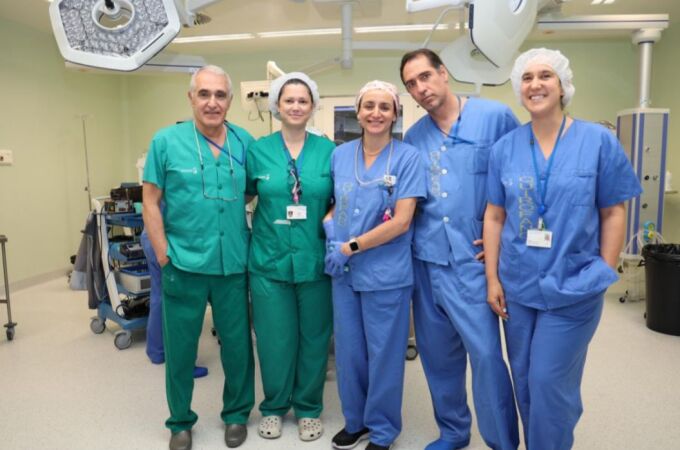 Profesionales del servicio de Cirugía Oral y Maxilofacial encargados de la operación.