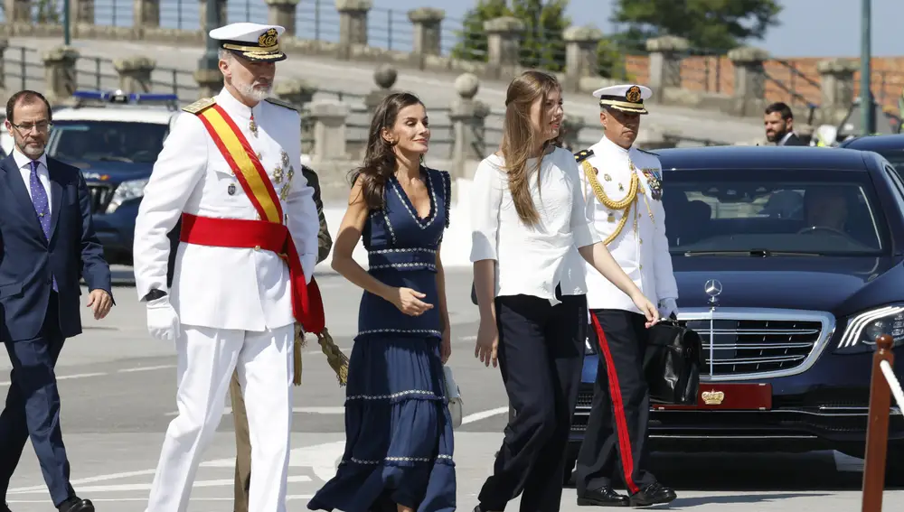 El look de la Reina Letizia como madre orgullosa.