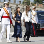 El look de la Reina Letizia como madre orgullosa. 