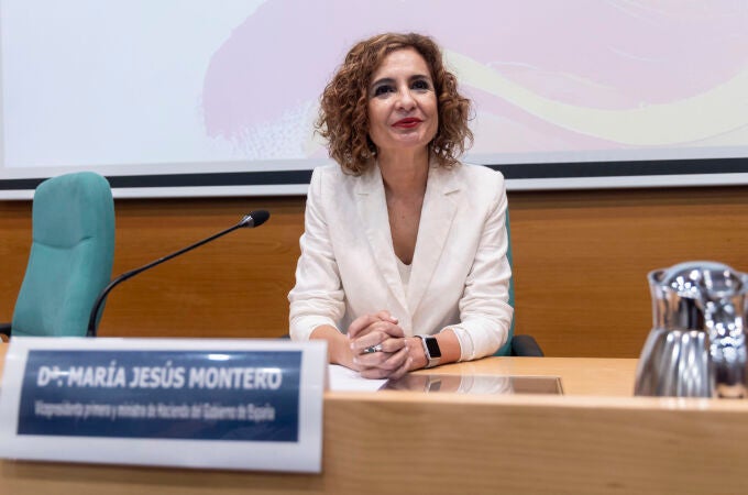 María Jesús Montero ofrece una clase magistral titulada 'Políticas económicas que transforman. Hechos frente a dogmas' en UMA