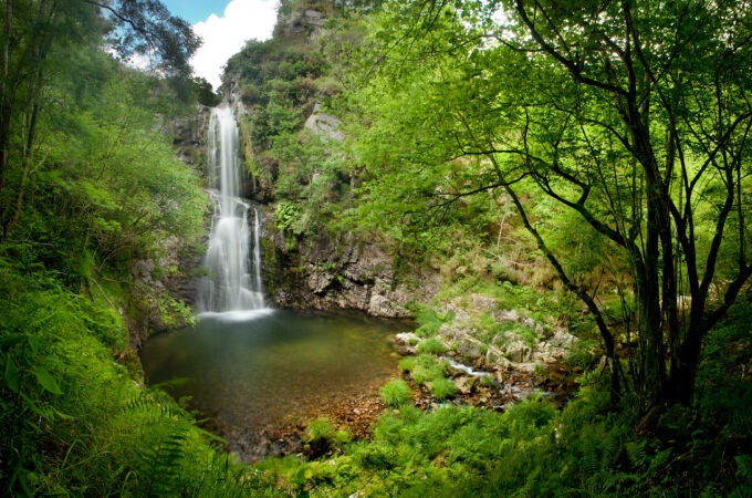 Esta es la preciosa cascada de leyenda que no te puedes perder en Asturias: es mágica