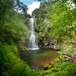 Esta es la preciosa cascada de leyenda que no te puedes perder en Asturias: es mágica