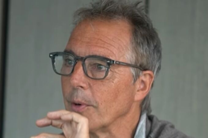 Dan Buettner, experto en longevidad, durante su vídeo