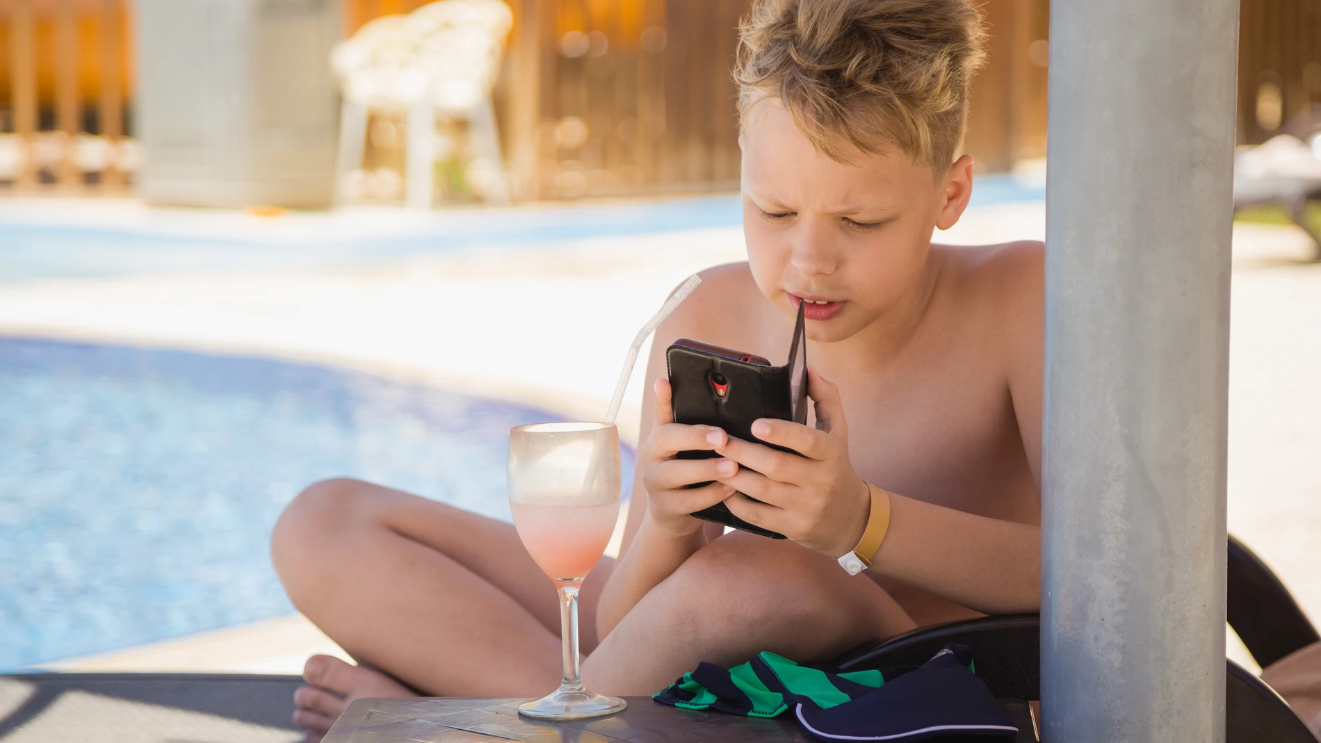 Es fundamental limitar el tiempo de pantalla y fomentar actividades al aire libre y el juego activo