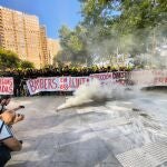 Mompó entra por la puerta de atrás de la Ciudad de la Justicia por las protestas de los bomberos en la puerta principal