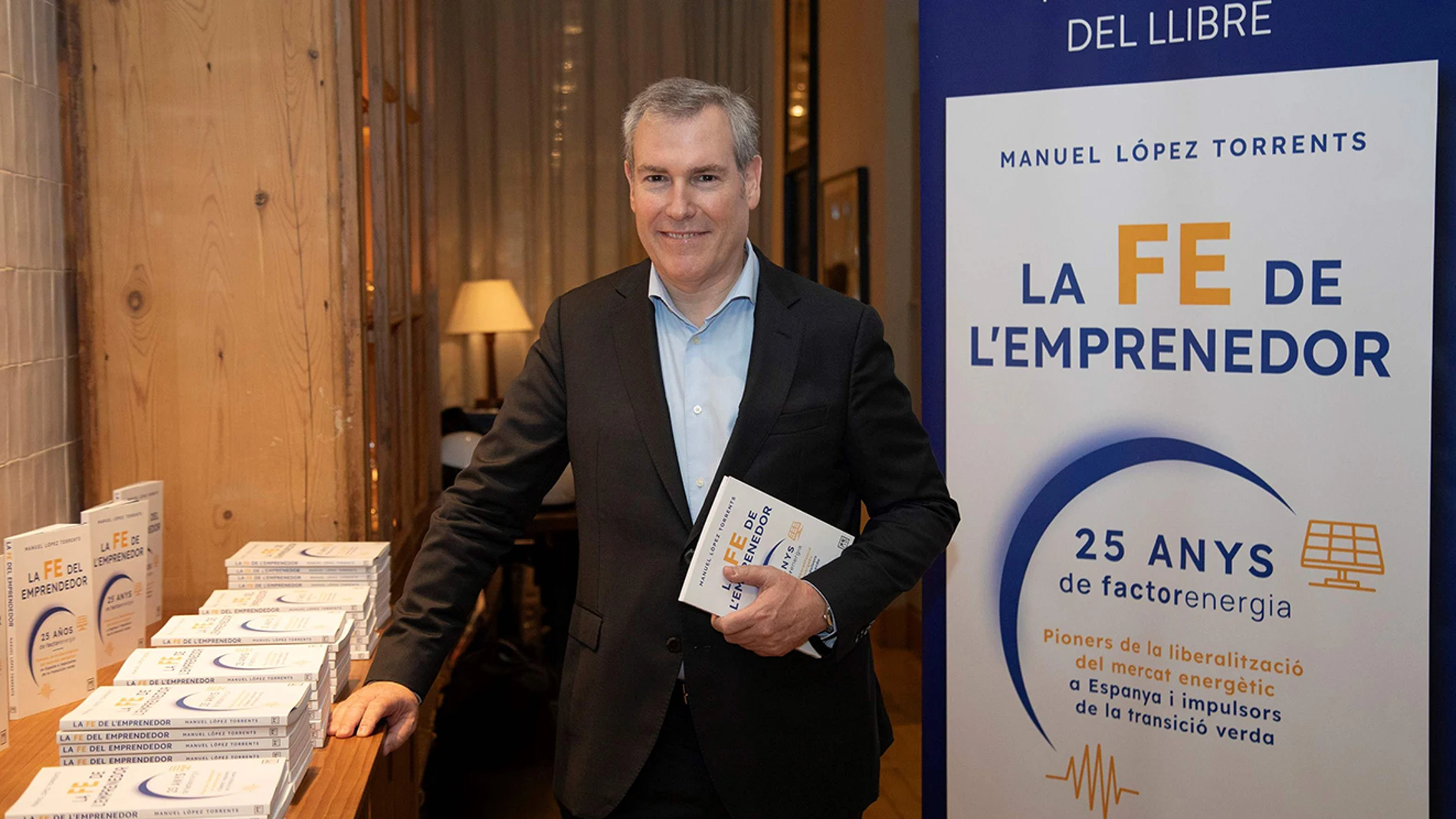 Emili Rousaud con el libro “La Fe dela emprendedor”
