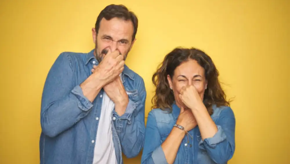 ¿Tirarse gases delante de tu pareja es buena señal? Esto dice la psicología