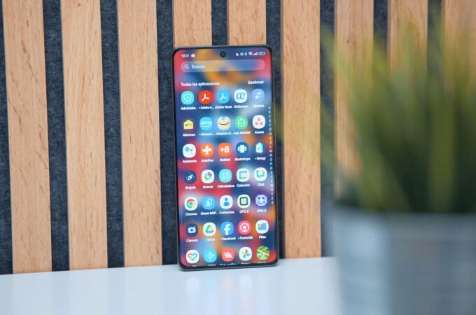 El realme GT 6 tiene una pantalla de 6,78 pulgadas