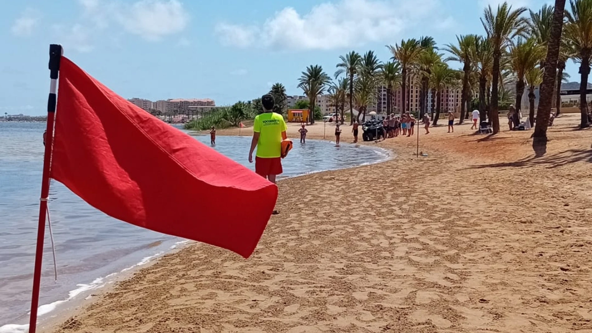 Cartagena reabre al baño la playa de Villa Caravaning tras la presencia de una bacteria