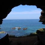 La cueva encajada entre acantilados donde puedes comer y ver el atardecer en Cantabria