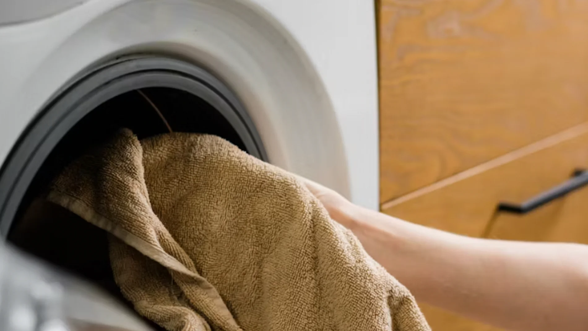 Ni 20 ni 30 grados: Un profesional revela la temperatura a la que debes meter las toallas en la lavadora