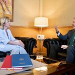 Pilar Alegría y Jorge Azcón durante su reunión en la sede del Gobierno de Aragón