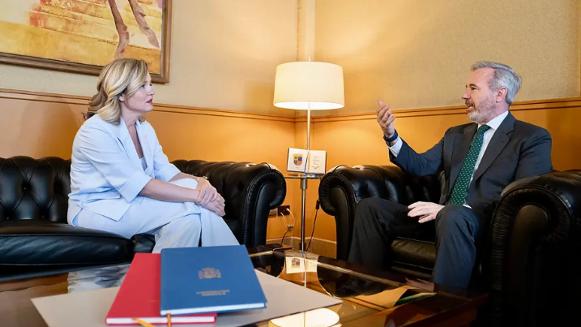 Pilar Alegría y Jorge Azcón durante su reunión en la sede del Gobierno de Aragón