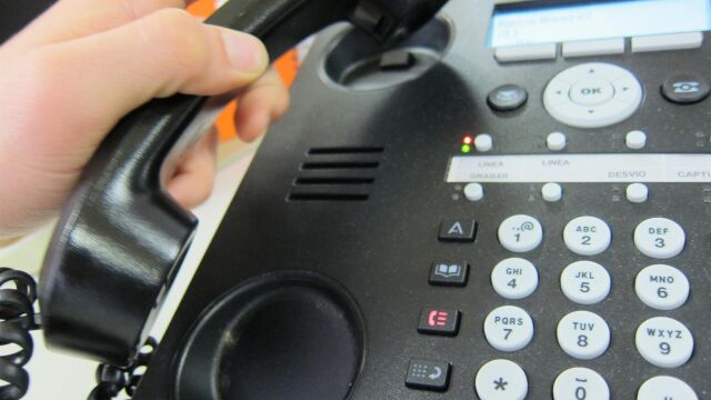 Economía.- La CNMC rechaza que Telefónica suba el precio de la telefonía fija no empaquetada, muy usada por ancianos