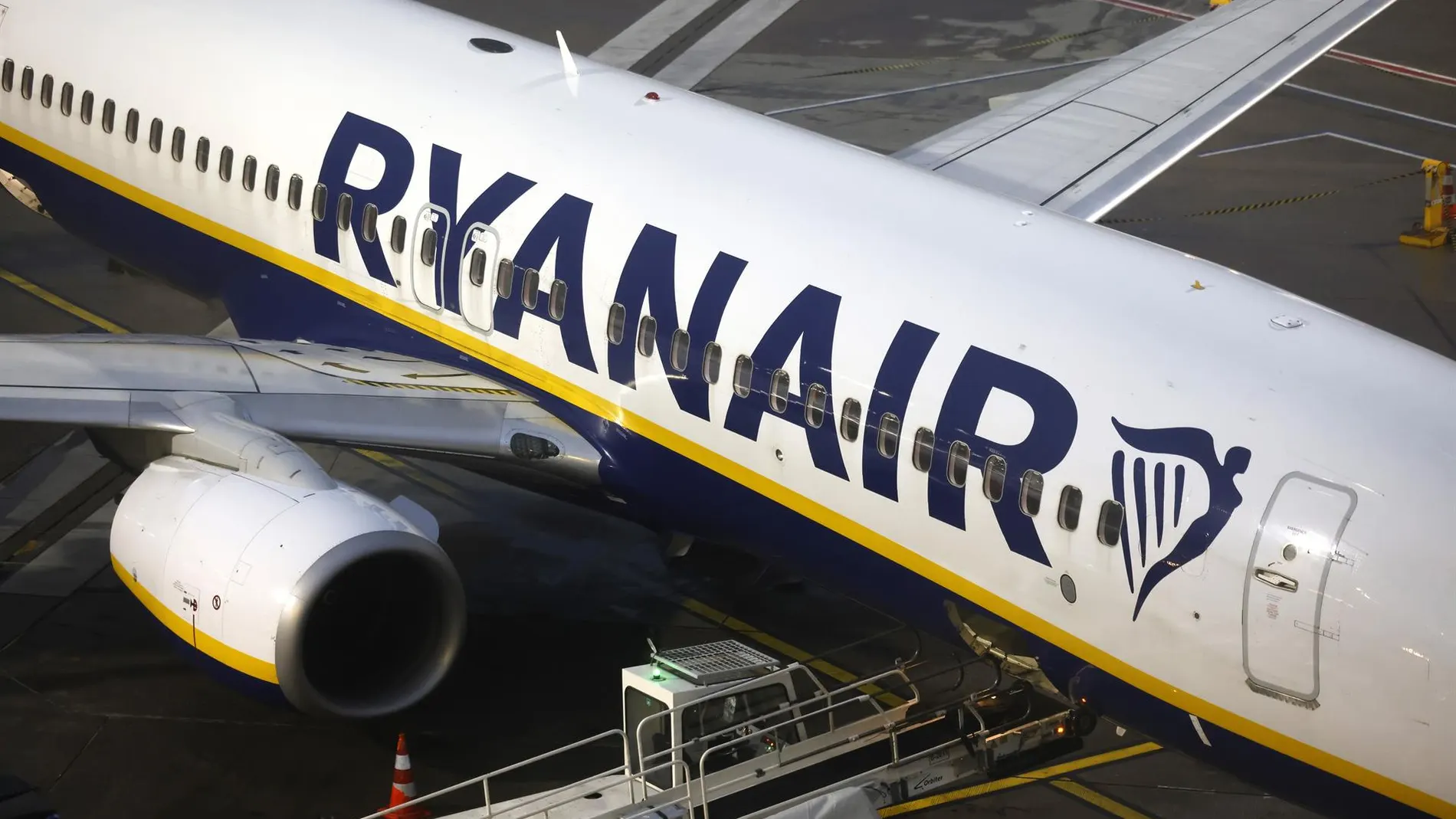 Economía.- Ryanair continúa líder del tráfico aéreo en España hasta junio, pese a recortar vuelos en regionales