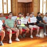 Una decena de policías locales de Palencia protestan en el Pleno por el incumplimiento de un acuerdo salarial