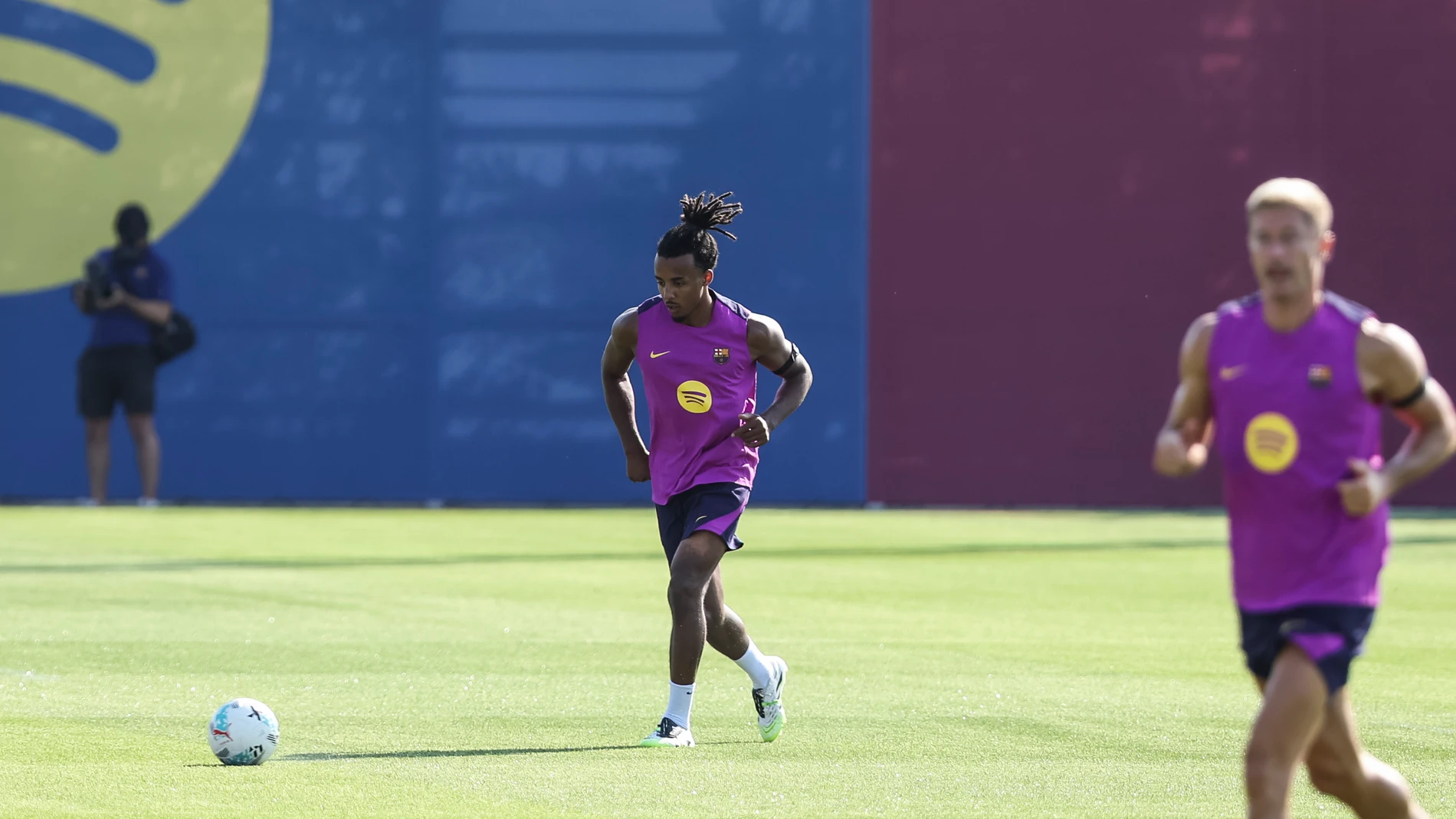 Jules Kounde during FC Barcelona preseason training day at the Ciudad Esportiva Joan Gamper on July 17, 2025 in Sant Joan Despi, Barcelona, Spain. AFP7 17/07/2025 ONLY FOR USE IN SPAIN
