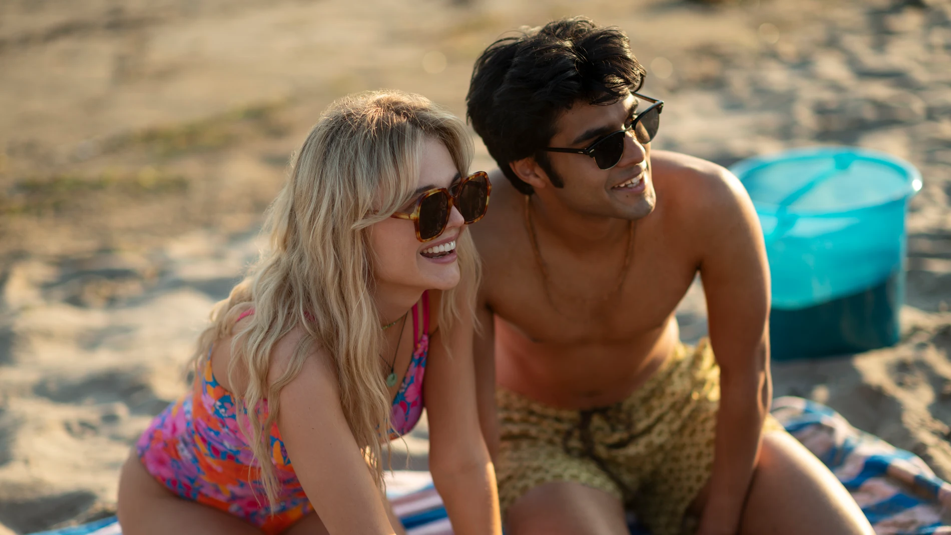 Emily Alyn y Shubham Maheshwari