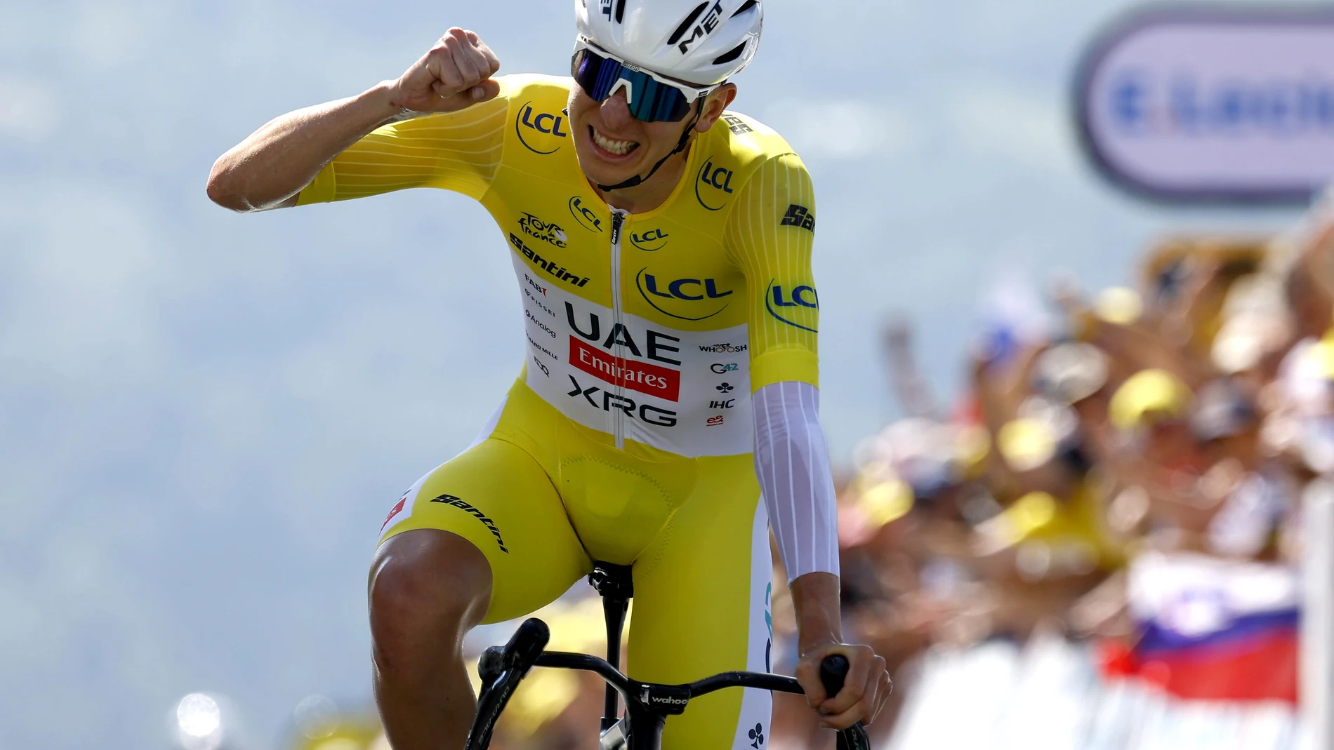 (France), 18/07/2025.- Slovenian rider Tadej Pogacar of UAE Team Emirates crosses the finish line to win the 13th stage of the Tour de France cycling race, an Individual Time Trial (ITT) over 10.9km from Loudenvielle to Peyragudes, France, 18 July 2025. (Ciclismo, Francia) EFE/EPA/MARTIN DIVISEK