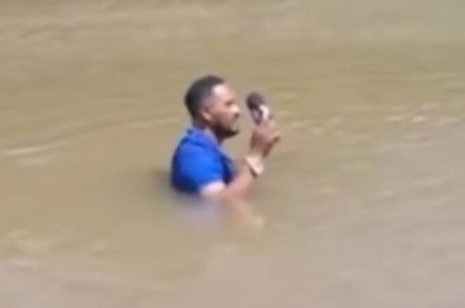 Las imágenes muestran el momento exacto en que Frazão, al notar el contacto con algo bajo el agua, alertó a las autoridades