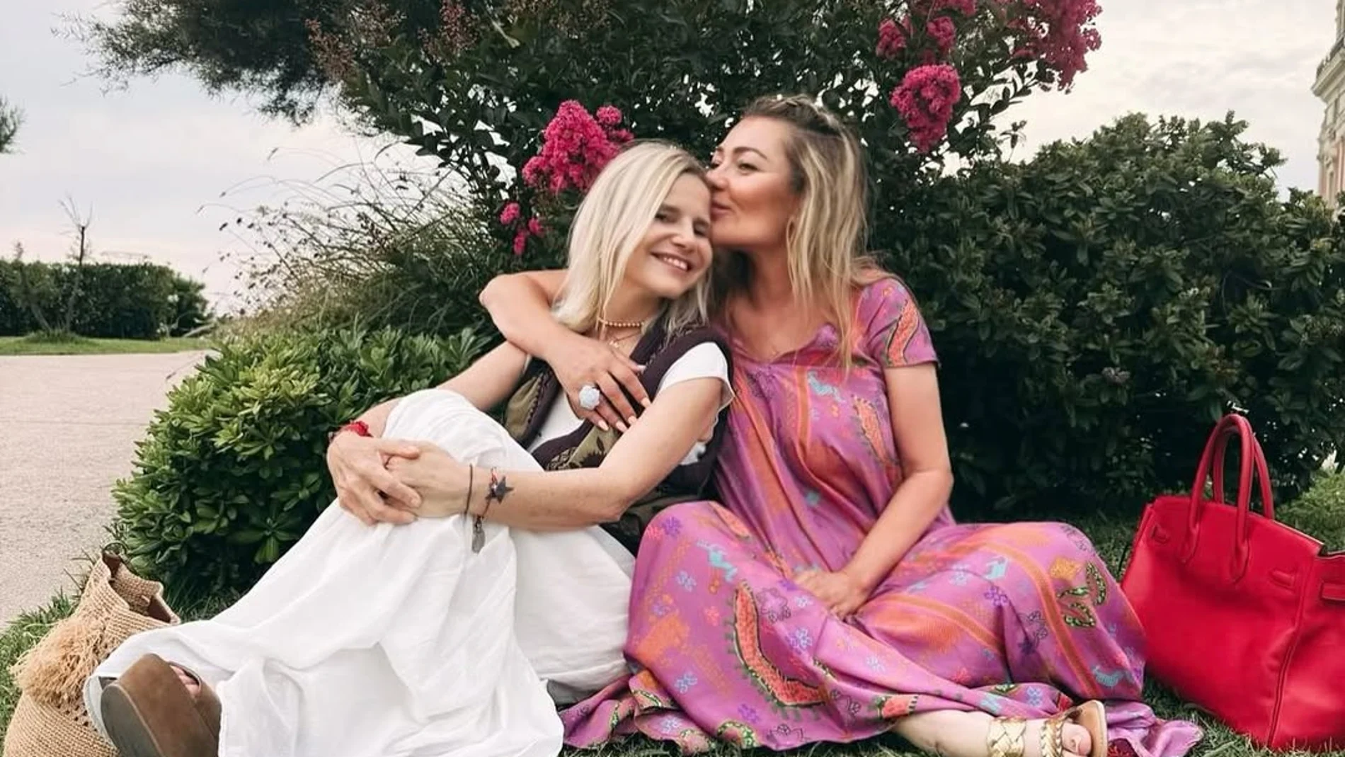 Eugenia Martínez de Irujo y Amaia Montero con looks bohemios.
