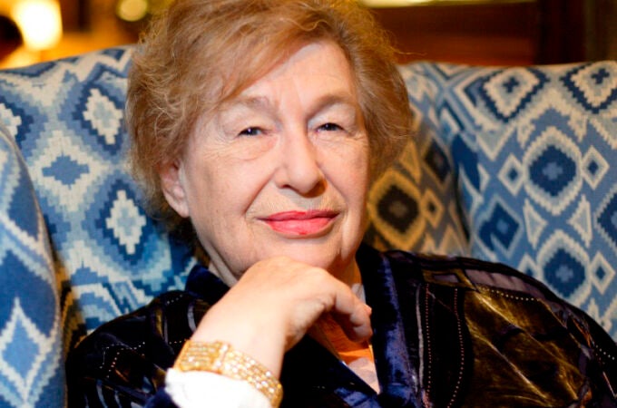 MC Beaton (Marion Chesney Gibbons)