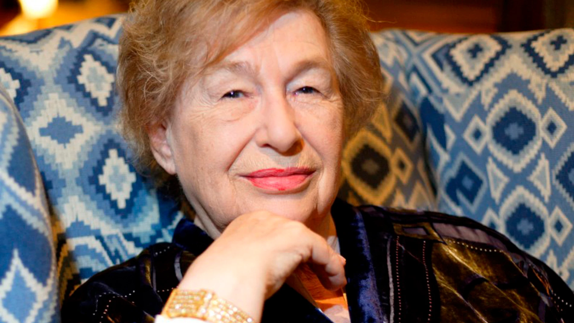 MC Beaton (Marion Chesney Gibbons)