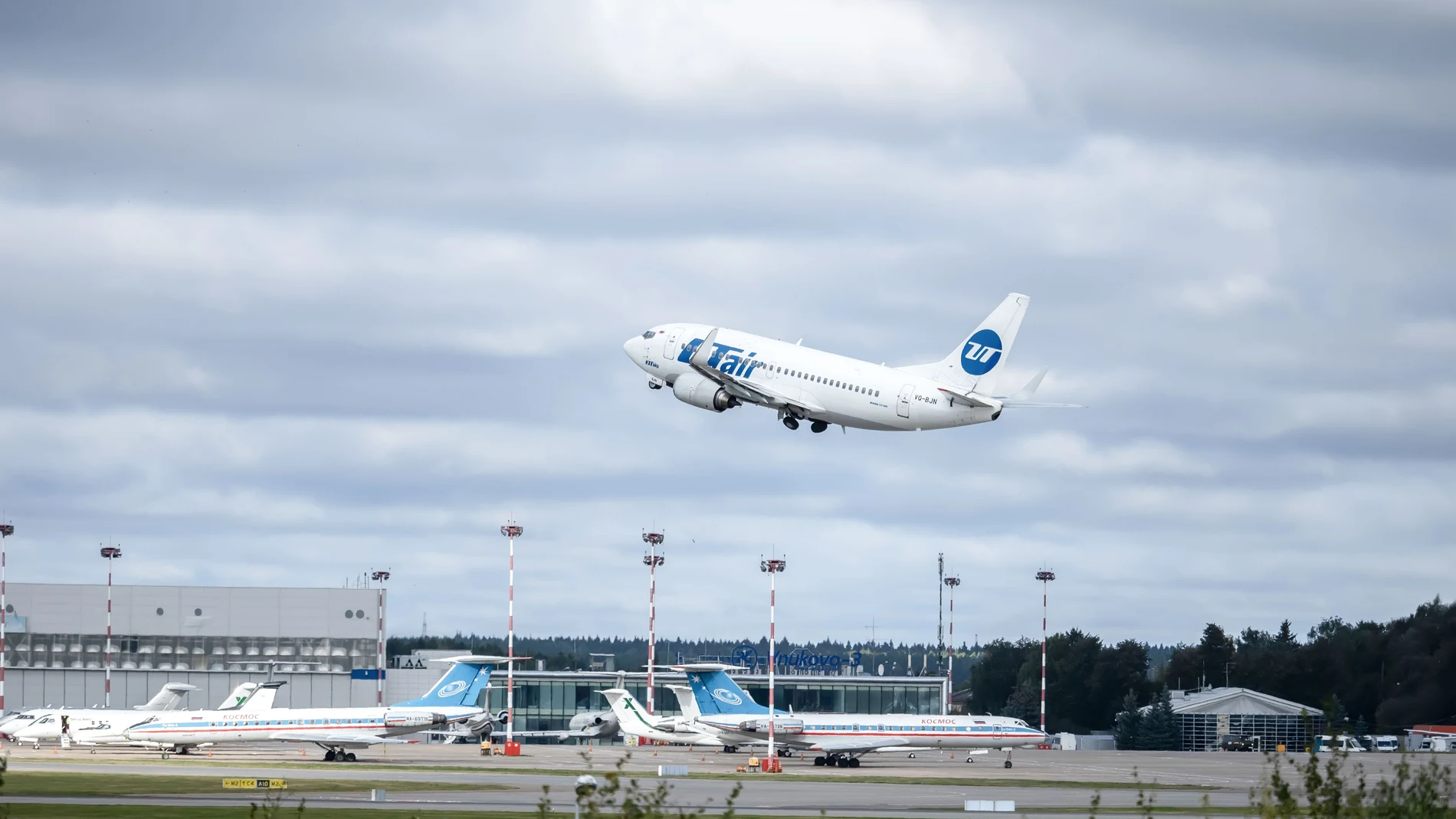 (Foto de ARCHIVO) September 21, 2020, Moscow, Russia: An UTair Boeing 737-500 seen at Vnukovo International Airport named after Andrey Tupolev. Europa Press/Contacto/Alexander Sayganov 21/09/2020 ONLY FOR USE IN SPAIN