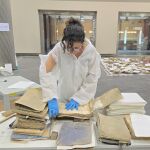 Los técnicos del Instituto Valenciano de Conservación, Restauración e Investigación (IVCR+i), trabajando en Feria Valencia